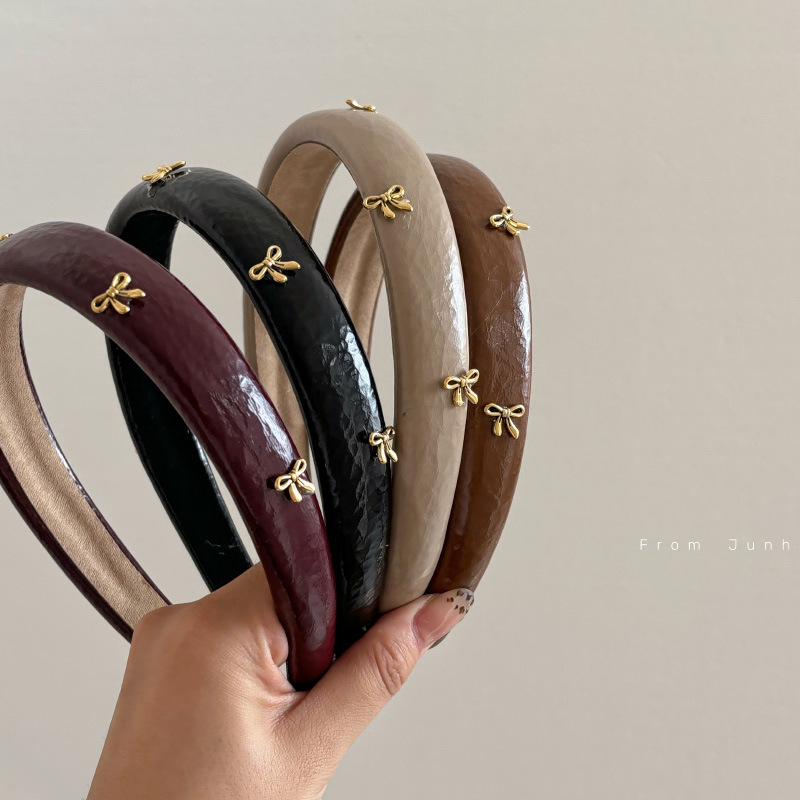 Leatherwork Pony - Atmosfera in pelle retrò con fiocco